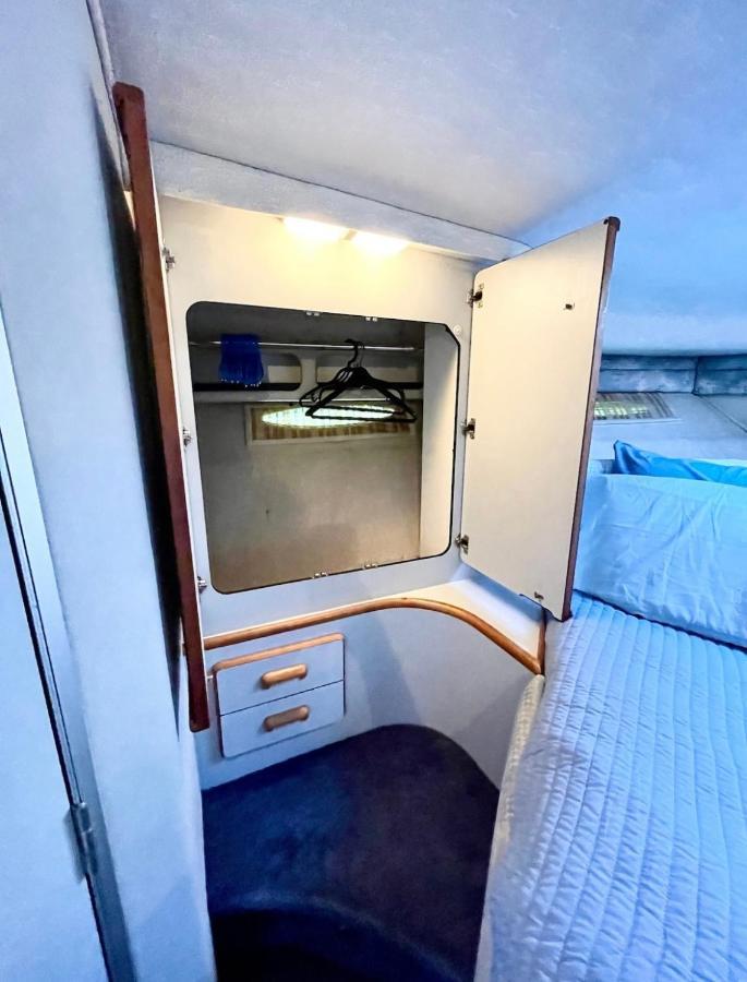 Yacht Hotel Barcelona Sant Adria de Besos Buitenkant foto