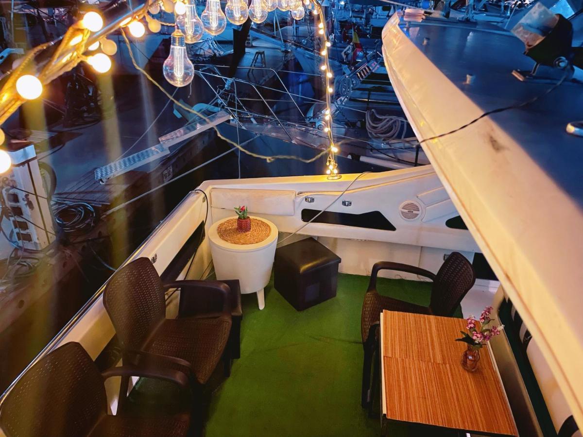 Yacht Hotel Barcelona Sant Adria de Besos Buitenkant foto