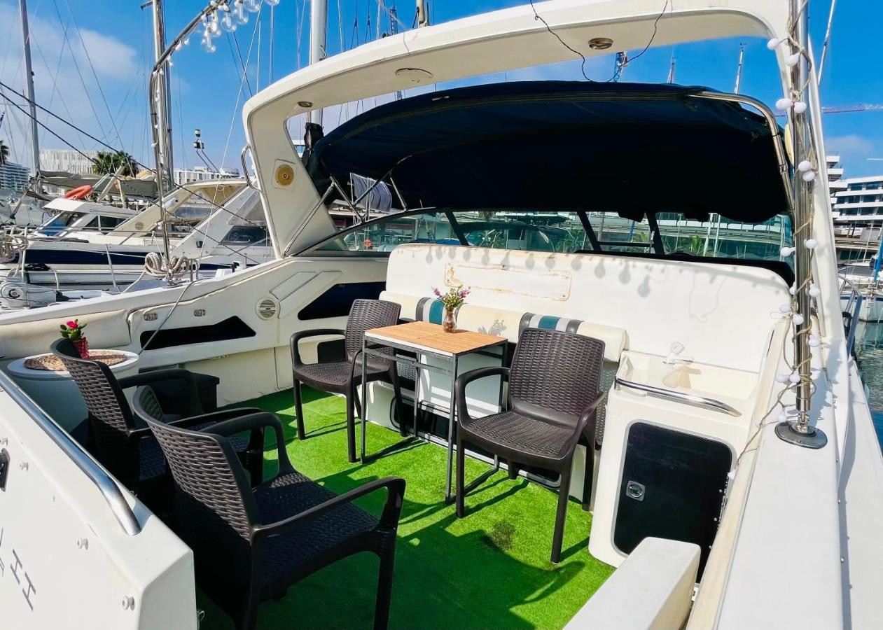 Yacht Hotel Barcelona Sant Adria de Besos Buitenkant foto